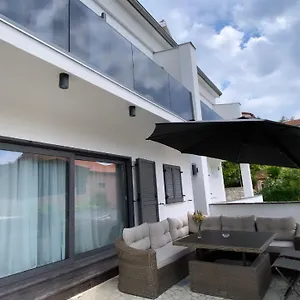 https://apartments-tasha.primorje-gorskikotar.com