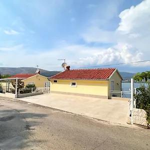https://antonio-apartments-trogir.splithotels.org