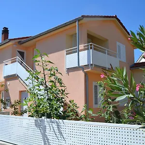 https://apartment-klara-krk.primorje-gorskikotar.com