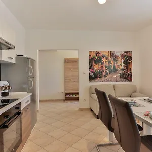 Laurea & Casia Apartment