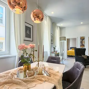 Hedone Luxury With Free Parking Apartment